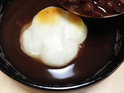 小豆から作る焼きもち入りぜんざい